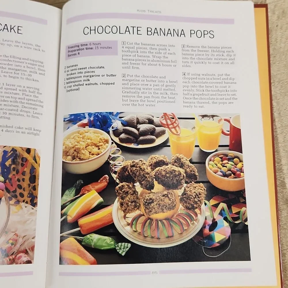 Chocolate Cookbook by Carolyn Humphries